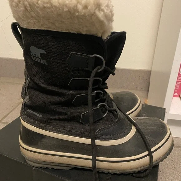 Sorel Black and Gray Winter Boots with Fur - Picture 2 of 2